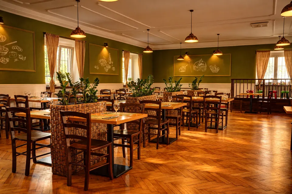 Restaurace Trattoria Famiglia v Březiněvsi, sál se stoly